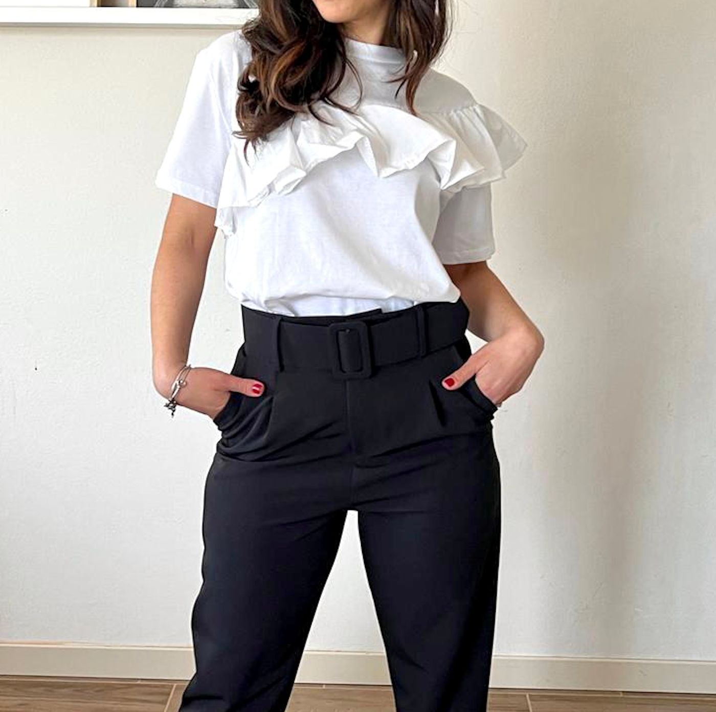 Pantalone vita alta con cintura, leggermente stretto in fondo, tasche  lateral | eBay